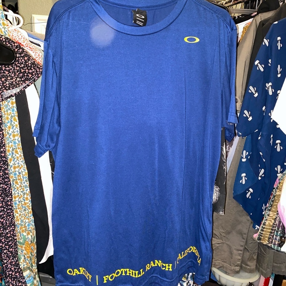 Oakley tee